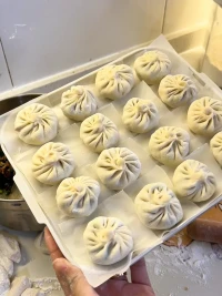 真正關心你的人會更愿意看見真實的你，包括你的脆弱、負面情緒。
允許自己有人類的全部情緒，這不是軟弱，而是完整。
你值得被看見，包括那些陰影的部分。配圖