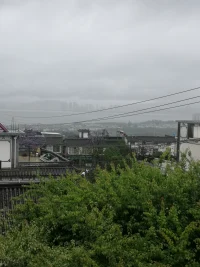为什么说宿命存在也不存在，说它存在是因为模式是固定的，该要经历的一些重大事件是绝对会发生的，说它不存在，是因为如果一个人开始反思，为什么这件事会发生在自己身上时，一旦有了觉知那么事情的性质就完全转变了.如果一个女性的盘里面，火星在七宫，那么，每次火星行运与七宫的内环火星有刑冲相位时，她就会经历一段非常难受，充满暴力和竞争的亲密关系，但是一旦当她觉知道这种固定模式的时候，一旦她开始从自己内在寻找力量，而不是依靠他人，那么，当下一次火星行运到七宫的时候，这种冲突和矛盾的程度将会减少，减小到什么程度，得看她自己了。这就是变中的不变，宿命中的自由意志.