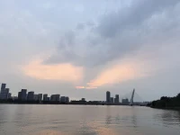 我們最應該自豪的教育成果應該是可以與已經長大成人的孩子能夠以一種深層的方式進行相互的溝通和交流。配圖