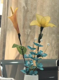 如果的家庭曾經(jīng)傷害過你，你在和他們的溝通中心灰意冷，你可以選擇不原諒。
但你要學(xué)會(huì)放過自己，不讓自己再被痛苦回憶的藤蔓糾纏，不再用他們的錯(cuò)誤來懲罰自己，不再傷害自己。配圖
