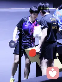 這對兒明媚的人兒，好似滿足了所有人對青春的期待！人生無悔，珍惜當下的每分每秒。配圖