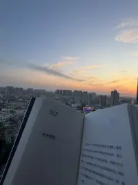 永远不会有人理解你，认识到这点就是自由。配图