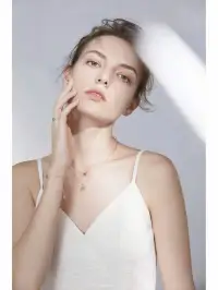 清晨的第一絲微風，
靈動又俏皮，滿懷憧憬。
在春光爛漫的時光里，
用燦爛的心情過好每一天，
以奮進的模樣，走好每一步，
不荒廢光陰，不虧待自己。
早安，加油配圖