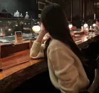 五年前，一位精神科醫生對我說過這樣一句話，至今讓我記憶猶新。
他說：“你必須至少擁有一個永遠不會否定你的地方。這個地方可以是愛人、家人或朋友，甚至可以是素未謀面的匿名網友，只要有一個就足夠了。
有了這樣的地方，無論遇到多大的痛苦，人都能出乎意外地堅持下去。配圖