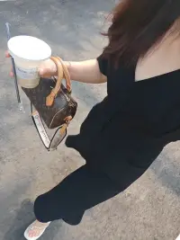 我突然開始理解公雞，
早早起床，然后尖叫！

早安吖～小王王配圖