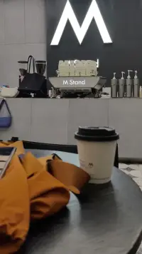 要做一名心理学者，
你必须足够不幸，才能理解幸福，
要能随时做一个野蛮人，才能如此文雅，
你还要陷入强烈的绝望，以至弄不清自己是生活在荒漠中，还是生活在火海中。配图