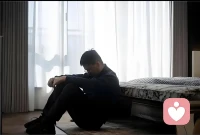 致那些在親密關系里悄悄焦慮的男士：不必獨自扛下所有“不夠好”
 
當你偷偷搜索“如何滿足伴侶”，當你因一次力不從心反復自我懷疑，甚至不敢坦誠說出“我有點累”——其實你不必把“滿足”變成獨自背負的壓力。
 
親密關系里的“夠不夠好”，從不是某一個人的責任，更不該用單一標準定義。那些藏在“滿足不了”背后的，可能是工作擠壓的精力、悄悄緊繃的情緒，或是彼此沒說透的期待。與其獨自焦慮，不如試著和伴侶說一句“今天我狀態(tài)有點差，我們慢慢來”；與其糾結“做得對不對”，不如先看見“我已經在在意”這件事本身，就很珍貴。
 
如果你正被這份焦慮困住，別害怕開口。心理咨詢不是“解決問題”，而是幫你卸下自我苛責的包袱，找到和伴侶、和自己舒服相處的方式。你不必做完美的伴侶，先做允許自己有“不完美時刻”的普通人，就夠了。