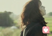 樹洞深處，藏著未被辜負(fù)的溫柔
 
每個(gè)人心里都住著一處專屬樹洞，不必偽裝堅(jiān)強(qiáng)，不用刻意討好，那些說不出口的委屈、藏在心底的脆弱，或是無人懂的糾結(jié)，都能在這里安心安放。
 
心理咨詢的意義，從不是強(qiáng)迫你掙脫困境，而是陪著你在樹洞里慢慢梳理情緒——那些壓得人喘不過氣的創(chuàng)傷碎片，那些反復(fù)拉扯的自我懷疑，那些不敢對(duì)外言說的隱秘心事，都值得被看見、被接納。不用急著逼自己“好起來”，允許情緒自然流淌，允許自己暫時(shí)停留在當(dāng)下，樹洞會(huì)接住你的所有情緒，也會(huì)陪著你慢慢找回內(nèi)心的力量。
 
往后日子里，愿你敢向樹洞傾訴，也能從傾訴中汲取暖意，慢慢與自己和解，不負(fù)時(shí)光，不負(fù)內(nèi)心的柔軟。配圖