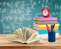 心理學知識科普:

弗洛伊德的人格結構理論是指在弗洛伊德的學說中，人格被視為從內部控制行為的一種心理機制，這種內部心理機制決定著一個人在一切給定情境中的行為特征或行為模式。弗洛伊德認為完整的人格結構由3大部分組成，即本我、自我和超我。配圖