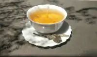 上天很有意思，猫喜欢吃鱼，猫却不能下水，鱼喜欢吃蚯蚓，鱼却不能上岸。人生就是一边拥有，一边失去；一边选择一边放弃。
人生，哪有事事如意；生活，哪有样样顺心。所以，不和别人较真，因为不值得，不和自己较真，因为伤不起，不和往事较真，因为回不去。
所以，我们都是在长大，在失去，在努力，在接受，在好好生活。得之坦然，失之淡然，顺其自然。配图