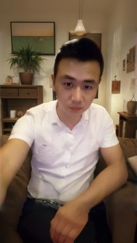 有一条道路
走过了总会想起
有一种感情
经历了就再也难以忘记
有一个高度
总是叫人难以企及
有一片向往
真是让人不忍舍弃
就仿佛那
春光可饮 
秋色可依