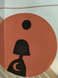 当被困在情绪里，你可以

认可情绪的出现困难情绪也有功能。而主动求助是自愈能力哦。咱先休息一下，躺平！

1-练习耐心，让子弹飞一会儿的态度。

2-寻找被困原因，是家庭，还是人际，或者自己的回避？

3-正念冥想，回到当下。配图