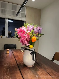 人們常以為‘被看見’需要完美，其實只需要真實。卸下面具，你本來的樣子就值得被愛。配圖