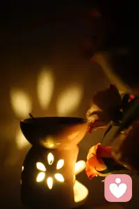 人生至理，不過六字：早睡，掙錢，閉嘴。其余種種，皆是自擾。配圖