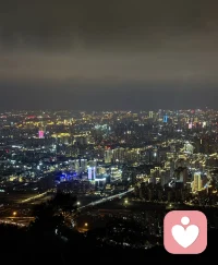那些看似不起眼的日复一日，会在将来的某一天，突然让你看到坚持的意义。
静待花开，不仅是一种态度，更是一种能力。
把烦恼调成静音，把日子过成诗。
愿朋友你眼里有光，心中有爱，一路春暖花开。配图