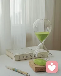 允许自己偶尔崩溃，也允许自己慢慢好起来。情绪不是敌人，而是信使，它告诉你，有些伤口需要被看见。