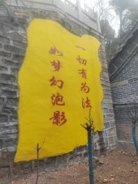 其實真正折磨你的，從來不是任何人的絕情。也不是糟糕的事情，而是你心存幻想的期待和無法控制的想象力，很多時候你不是過不去生活那道坎，而是過不了你心里的那一關，世間萬物都在治愈你，唯獨你自己不肯放過自己，你要接受這個世界突如其來的變故，不管發生什么都要坦然的去接受，或許失去的本就不屬于你，別讓一些雞零狗碎的事耗盡你對生活的向往，你要允許一切事情發生，做一個樂觀向上的人，對已經發生的事就別在糾結了，道路雖長，但行則將至，做一個樂觀人，腳下的路才是最重要的。配圖
