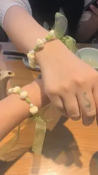 市井长巷，聚拢来是烟火，摊开来是人间。配图