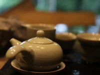 據說女方還有兩套房在手，經濟實力比我堂弟更強，所以，不管一婚二婚，女人一定要有實力，否則就別幻想男人會愛您,


婆家會尊重你


我那個嬸子出了名的農村潑婦，在這個新的二婚媳婦面前也乖得要命哈哈哈。配圖