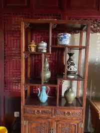 每個人終其一生都在尋找那個
與自己靈魂相近的人，
到后來才發現唯一契合自己的只有自己，
本性善良的人都比較晚熟，
并且被劣人催熟，
后來雖然開竅了。
但仍然善良與赤誠，
不斷尋找同類，
最后變成了一個孤獨的人……  ---《晚熟的人》配圖