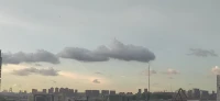 或許只有這天地是寬闊永恒的
他永遠能無聲容納我的小情緒
我只敢對這天地表露我的真心配圖