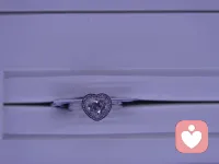 你不需要成为别人的镜子，你本身就是折射万棱的钻石。配图