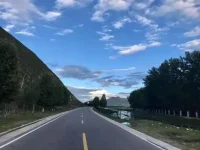 腳下的路沒有人替你決定方向，心里的夢沒有人替你去完成，你若想得到這世間最好的東西，就先讓世界看到最好的你，當你努力把該做的事做好以后，生活會把屬于你的東西，在合適的時候都給你。配圖