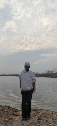 在所有关系里，保持神秘感和模糊的距离感，就是对一个人最大的威慑。越是刚开始的关系，越是要寸步不让，不让任何人有机会在你身上得到免费的善意，要知道大家都喜欢免费的，但没有人会珍惜免费的。配图