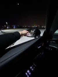不打斷，不評判，我在這一方天地，用耳朵承載你的喜怒哀樂，陪你走過情緒的低谷與高峰。配圖