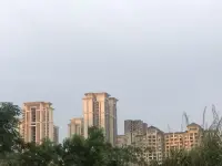 什么是自我疗愈

学了心理学才知道，我们对外部世界的很多不满，其实都是自己内心的对外投射。

“我们最大的敌人就是内心深处的不安全感和恐惧”。只有找出恐惧的背后是什么，恐惧的原因是什么，我们才能知道幸福源于看见内心真实的需求。

当我们不抱怨，放下对错的绝对化思维，接纳自己的不完美，才是真的对自己负责。当我们不断自我觉察，与自己的内在小孩对话，满足自己内心的需求，我们才能不带着假面具欺骗自己，才能做回真实的自己。

现在的状态是自己当初选择的结果，与他人无关。

真正的爱自己：就是能很好的照顾自己的情绪，觉察自己的内心，活出松弛感。接纳自己所有的过往，它们都是人生宝贵的礼物，这会让我们心生感恩。

对自己过往的人生负百分之百的责任，我们才能更有勇气和力量，面对现实，活在当下，享受当下，让自己过得更精彩。

愿我们都带着疗愈的力量，继续前行，拥抱每一个当下的美好。

～～～心理课堂学习小笔记～～～