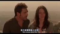 有距离的爱，让亲密关系更持久

其实经营亲密关系和经营爱是我们人生的重大课题之一，“距离产生美”相信大家都能理解。在亲密关系中，同样需要保持一定的距离，保持距离不仅不会影响感情，反而能够让感情更加稳固，生活更加和谐。那我们要如何才能做到呢？

首先，尊重彼此的独立性。给对方独立是对亲密关系的一种大考验。我们在经历了热恋期之后，过度的关注和亲密容易给对方带来压力，产生反感。因为每个人都是独立的个体，可能你的关注点和他的喜好不太相同，也并不是所有的事情，都要两个人一起做。所以，保留一些独立的个人空间，可能是爱人之间和谐相处的关键。

给爱留白：懂得给对方留有一定的空间，有些事可以不必追问到底，有些话不必句句计较。学会“适时放手”不要试图掌控伴侣的一切，给彼此留有一定的空间和自由。比如，不对伴侣的每一件私事都过问，伴侣的工作社交活动少一些干涉等。


其次，用情别太满，80度的爱更持久

爱情就像抓在手里的一把沙子，抓得越紧，手里的沙子反而越来越少。过分热情地投入在一段亲密关系中，可能会让对方害怕而慢慢远离你，因为每个人都想有一些属于自己的自由空间。所以，适度地把爱的热度降低一点，这样对方反而会在情感上对你多一些依赖。


创造“专属空间”为伴侣打造一个属于自己的“洞穴”：比如书房、工作室或游戏室，让伴侣双方可以在各自的空间里，放松身心不被打扰，做自己喜欢的事情。


还有，家庭不是全部，你需要有自己的社交圈

当一部分女子整日都围着丈夫、孩子和家务活儿转圈的时候，她们会慢慢失去自我。因为在家庭婚姻中难免有委屈、困惑和日常平淡的琐碎等，这时，如果能有几个真心的朋友和我们拉拉家常，说说心事，我们的情绪和烦恼就有了倾诉的出口，心里会舒服很多。所以，要时常和自己的好朋友保持联络，不放弃自己原有的社交圈。


亲密关系需要经营，而保持适度的距离是经营的关键之一。给爱留白，理解差异，尊重彼此，才能让爱情之火长久燃烧，让亲密关系更加和谐美满。

相信只要我们用心付出、勇敢追求、不断学习和成长，我们一定能够找到属于自己的幸福和亲密的力量。

~~~亲密关系心理学小笔记~~~