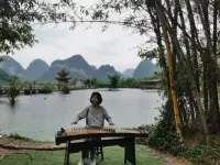 蔡康永說：“真正的成長，需要先學會屏蔽噪音，靜下心來傾聽內心的聲音，明白自己真正想要的是什么。”

但真正的“明白”，不是簡單知道“我喜歡什么”，而是有勇氣在紛繁聲音中，依然能聽見內心的鼓聲，并為之負責。唯有先“明白”自己，我們才能走出屬于自己的路，而非活成別人期待的樣子。配圖