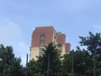 因為有千萬種不同的人，所以沒有任何一個選擇和一條道路適合所有人。

還因為每個人都有自己的優勢和不足，所以，按照自己的節奏和腳步慢慢來，找到合適自己的路，一直朝前走下去……

好的人生沒有絕對的標準，我們只要選擇好自己要走的路，讓花成花，讓樹成樹。就算是一顆小草也可以長成一遍綠色的大草原……


～～～學習小筆記～～～配圖