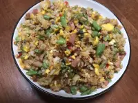 蔡澜说：“人生的意义？吃得好一点，睡得好一点，多玩玩。”“快乐，就是没有‘但是’。”“是我玩这世界，不是这个世界玩我。”

读者留言问：好羡慕您的人生呀，请问您有没有孤独的时候，如果有的话，怎么度过呢?

蔡澜回答：读书。配图