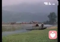 别再怪自己懒！破解行动力困境：三步搭建从“想”到“做”的有效通路

你是否经常对自己感到不满，责怪自己行动力不足，年初设定的目标到年底依然没有完成？时间不知去向，明明开始的时候信心满满，为什么总是三分钟热度，最终不了了之？

其实，问题可能并不出在“懒惰”上。从愿望到行动之间，有一个关键的环节常常被忽略——那就是“动机”，即我们行动的内在理由。针对常见的行动力困境，心理学在动机领域的研究为我们提供了三条值得参考的建议：

一、设定合理的目标

合理的目标，是在需求与行动之间搭建的一座桥。什么样的目标才算合理？关键在于可掌控和正面。

可掌控，意味着目标要落在你可操作的范围内。行动不能过难，最好容易上手，完成后能看见一点进展，带来小小的成就感，让你感觉到自己正朝着目标靠近。比如“找到对象”就是一个模糊的愿望，而“每周参加一次社交活动”则是一个更可控的小目标。

正面，则是指目标应聚焦于“想要实现什么”，而非仅仅“避免什么”。比如，“进入一家能提供成长平台的公司”就比“不想待在现在这家公司”更有驱动力。设定合理目标的过程，其实就是不断追问自己：“现在我能做的一小步是什么？”

二、挖掘内部动机

即使有了合理的目标，行动时仍可能感到拖延或懈怠。这时就需要深入审视自己的内部动机。

动机通常分为两种：外部动机与内部动机。外部动机依赖于外在奖励，如金钱、荣誉或他人认可；而内部动机则源于行动本身带来的满足感，它是一种自发的内驱力。研究表明，内部动机往往能更持久地激发热情与创造力。

内部动机主要与个人深层的心理需求相呼应。例如，青少年沉迷游戏，表面是为了娱乐，深层动机可能是通过游戏通关取得的高级成就，来获得同伴的尊重与认可——这正好呼应了青春期对社交地位的需求。

关键在于：内部动机需要自己觉察，旁人无法代劳。试着问自己：这件事的哪些方面，能让我感受到快乐或意义？

未完待续 ……

～～～心理学笔记～～～