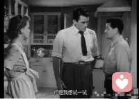 破碎之处，光照进来。在生活的裂痕中，寻见未来的自己

——在破碎与重建之间，遇见新的自己

你是否也曾站在这样的路口？昨日还安稳的一切，今天却开始摇晃；曾经熟悉的自己，在镜中竟有几分陌生。心中一半是惶恐，一半却是隐隐的期待——仿佛有什么东西正在醒来。

这不是迷路，而是你终于准备出发。

自我转变，从不是一场轻松的旅行。它更像是一次对内心自我的探索，是潜入自己从未抵达的内心海域。重要的不是游得多快，而是你是否敢于松手，告别那早已习惯的旧模式。

你会失去，会疼痛，会在夜里被一个问题猛然惊醒：“我的人生，真的只能是这样吗？”

但也是在那样的夜里，你会听见另一个声音微弱却坚定。它说：去吧，去成为那个真正的自己。

转变，是从“我应该”走向“我想要”的勇敢迁徙。

它可能发生在这三种时刻：

1. 当现实之门已然关闭
有些路，断了就是断了。与其在废墟上徘徊，不如转身，接纳那份失去。在疼痛中长出的智慧，往往最为结实。

2. 当内心地图已经重绘
世界还是那个世界，但你看它的眼光变了。你开始跟随内心的坐标，走向旁人或许不解、却让你眼睛发亮的方向。

3. 当重返原地，却已焕然一新
有时我们绕了一大圈，又回到似曾相识的地方。但你还是你，工作还是那份工作，心境却已是另一片天空，因为你回来了，却已不再是当初离开的那个状态。

破碎混乱不可怕，怕的是从未认真生活过。

在自我转变这场旅程里，你会一次次打碎自己，又一片片拾起。那些裂痕，后来都成了光透进来的地方。

它未必是惊天动地的重生，可能只是安静地调整了生活的重心：少了一些向外索取，多了一份向内安稳；少了一些必须拥有的执念，多了一些可以放下的轻盈。


总的来说，自我转变，从来不是一蹴而就的奇迹，而是一段有痛有光的漫长旅程。它让我们在失去与重建之间，寻找更贴近本心的生活方式。

当然，转变不一定是轰轰烈烈的改头换面，它可以是静默的内在调整，是精神世界的丰富，亦或是物质欲望的沉淀。无论去向哪个方向，那份愿意面对变化、勇敢走向未知的初心，才是这段旅程中最珍贵的行囊。

真正的转变，开启于你终于诚实地面对自己，并敢于带着这份诚实继续前行。

《自我转变》学习笔记｜与你共行配图