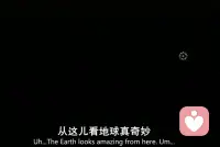 无论梦是什么，生活才是中心

——接上篇——

三、创造力理论：梦是灵感的源泉

还有一种观点认为，梦虽不如弗洛伊德所说的那般神秘，却可能是创造力的重要来源。它帮助我们以新的视角，重新看待清醒时难以突破的问题。

很多人可能有过这样的体验：白天反复纠结某个难题，夜晚梦中仍在继续思考。其实这并不奇怪——梦境素材本就源于日常经验。不同的是，清醒时我们惯于遵循逻辑；而在梦中，各种元素以随机、跳跃的方式组合，可能带来意想不到的联结。

虽然梦中大部分内容未必有意义，但偶尔的“灵光一现”，却可能点亮清醒时未曾触及的思路。历史上就有不少文学、艺术甚至科学灵感，来自于梦中的启发。

无论梦是什么，生活才是中心

总的来说，无论将梦视为无意识的密语、随机的神经活动，还是灵感的源泉，我们都希望自己能拥有安稳的睡眠。有些梦或许令人不安，但它是否映照出我们内心的焦虑或未被察觉的压力。

所以，与其过度执着于解梦，不如关注梦境唤起的感受与现实之间的联系。正如荣格所说：“梦也许重要，但人自身的力量更重要。”愿我们都有规律的作息，安适的睡眠，也能温柔善待每一个醒来的清晨。愿你夜有好梦，昼有清心。


～～～心理学笔记～～～