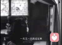 为什么内隐态度如此危险？

——接上篇——

因为它会“自我实现”

还记得我们之前学习过的“自证预言”吗？内隐态度就像是给自证预言装上了自动驾驶系统。

假设一位老师内心深处认为某些学生“不够聪明”（尽管她口头上从不承认），她会：
• 不自觉地减少对这些学生的提问（假设先行）
• 更多地注意到他们答错的时候（证据裁剪）
• 给予更少的鼓励和等待时间（付诸行动）
• 最终，这些学生真的表现得不如其他学生（结果验证）

这就解释了为什么内隐态度不仅是“想法”，更是一种“磁力场”，它会悄无声息地将我们的人生吸附到它认定的方向。

如何摆脱内隐态度的影响？


第一步：承认“我可能有偏见”这是最难，也最重要的一步。

心理学家提醒我们：“能看到的偏见不可怕，可怕的是不知道自己有偏见，却在被偏见影响。”

当我们承认自己可能是偏见的“携带者”而非“创造者”，才能真正开始审视内心。这不是道德审判，而是对自己认知盲区的诚实探索。

第二步：有意识地收集“反例证据”

如果你发现自己对某个群体有内隐偏见，不妨刻意寻找与该群体相关的、与你预期相反的正面例子：

• 如果你潜意识里认为“女司机”技术不好，可以留意那些开出租、开公交的女司机。
• 如果你觉得“脆弱”是软弱的表现，可以想想那些敢于示弱却依然成功的领导者。
• 如果你对某个地区的人有刻板印象，不妨深入了解几个来自该地区的个体故事。



第三步：回归个体化视角

内隐态度的核心问题在于“以标签代人”。要破解它，最有效的方法是练习“个体化视角”：

不要问：“他是哪里人/什么职业/什么性别？”而要问：“他是一个怎样的人？有什么独特的故事？”

当我们开始欣赏每一个人的“特别”，那么，对人的“标签化”自然会褪色。


写在最后

每个人都有不同程度的内隐态度，这是人类认知的天然局限。真正的智慧不在于完全没有偏见，而在于能保持对自身偏见的觉察与修正。

正如心理学家荣格所说：“直到你让潜意识成为意识，它将指导你的生活，而你称之为命运。”

你是否也曾发现过自己的一些内隐态度？让我们一起觉察与反思，慢慢打破偏见的牢笼。

～～～心理学笔记～～～