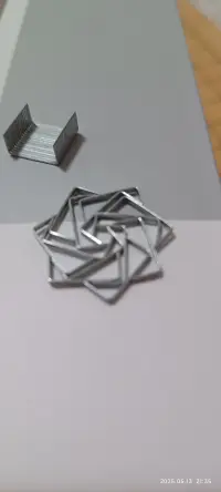 ！想摆又摆不烂，想卷又卷不赢，想躺又躺不平，这碗夹生饭我是咽了又咽。想发个朋友圈诉苦，好像不太合适，想找个人倾诉一下压抑的心情，又不想传递负能量，于是我又像往常一样，咽下所有的情绪，一个人静静崩溃，默默治愈。可怜我这一身傲骨，却像个小丑，尝遍了酸甜苦辣，却还要像个没事人一样苟延残喘，没有七十二变，却要经八十一难[流泪]配图
