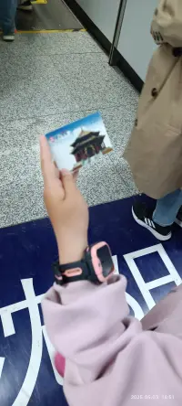 人到中年，有些關系，不必驚動愛情
??蕞好的默契，
是允許對方在對話框里讀而不回。
 
??配圖