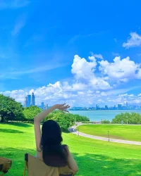 允许别人和自己不同，允许自己和别人不同，愿我们忠于自己的灵魂，活的认真，可爱，自由且坦荡！在纷繁的岁月中寻觅一群人，共识一条路，一起疗愈身心～配图