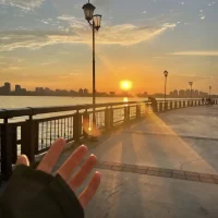 所有的東西都抵不過時(shí)間和現(xiàn)實(shí)，
使人成熟的不是歲月，而是經(jīng)歷；
讓人成長的不是時(shí)間，而是生活～配圖