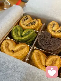 1?? 覺(jué)察自己的討好行為：
每次說(shuō)“沒(méi)關(guān)系”“我來(lái)吧”，先問(wèn)自己——我是真的愿意，還是為了取悅別人？

2?? 學(xué)會(huì)設(shè)立清晰的邊界：
小小的拒絕，不是冷漠，而是保護(hù)自己的能量。

3?? 先滿足自己的需求：
允許自己優(yōu)先考慮自己的感受和想法，再?zèng)Q定是否給予別人。