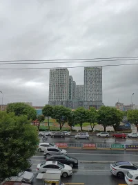 又是下雨的一天～聽雨是一種宣泄～看雨是一種解壓～配圖