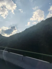人们通常都喜欢追求完整的美，殊不知有时残缺也是一种美。