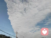 泾渭分明的云海与蓝天，让我们想到了什么？评论区聊聊。