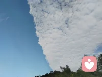 泾渭分明的云海与蓝天，让我们想到了什么？评论区聊聊。