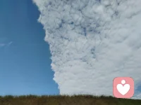 泾渭分明的云海与蓝天，让我们想到了什么？评论区聊聊。