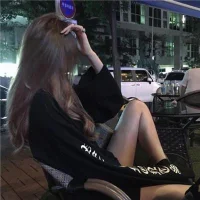 半夜醒來(lái)，世界都睡了，唯獨(dú)我的心，還醒著。配圖