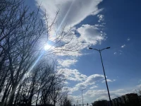 仰望天空，把心也放空配图